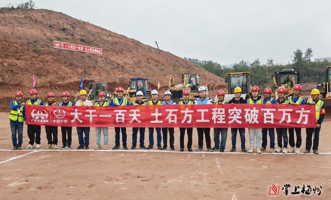 服裝時尚短款搭配女生（服裝時尚短款搭配女生好看嗎）