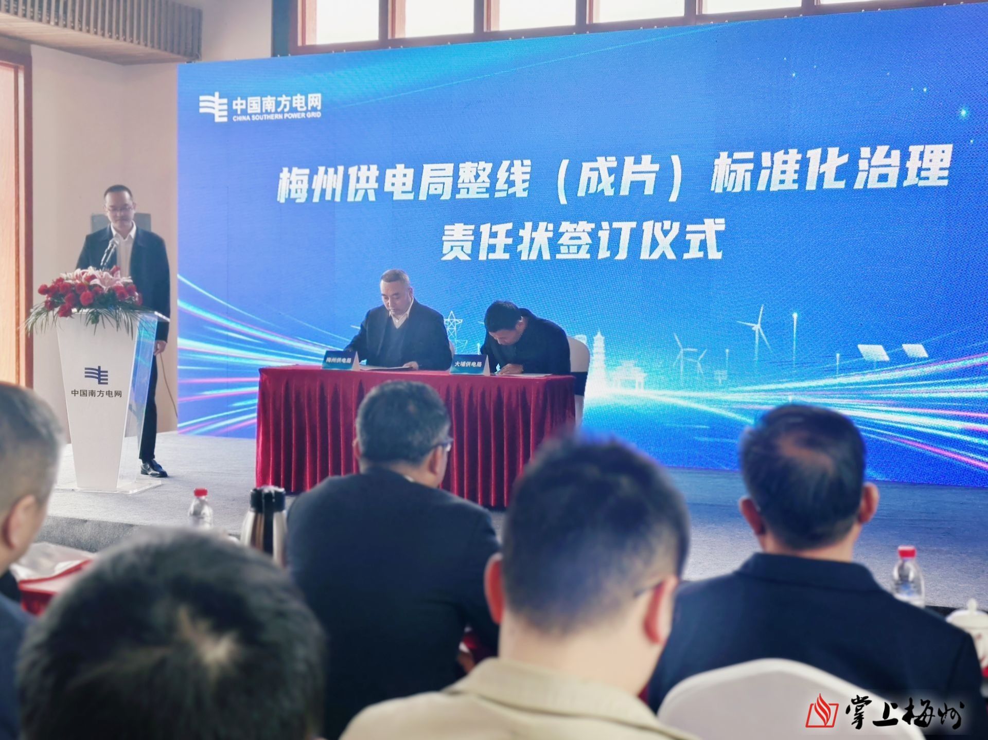 時尚服裝美圖圖片女生穿（時尚服裝圖片女裝圖片手繪）