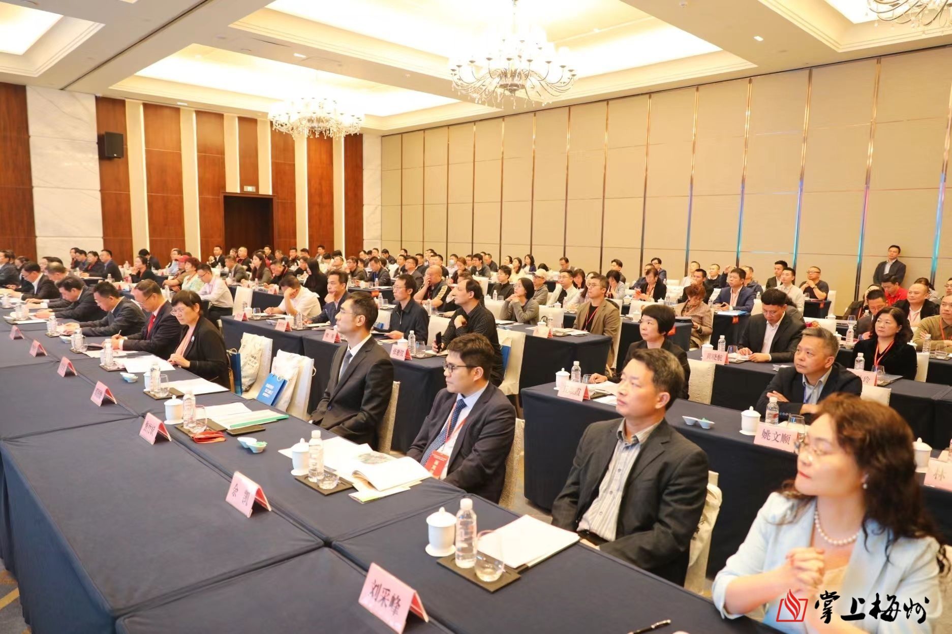 省商务厅二级巡视员陈虎,广州市荔湾区政府区长谭明鹤,珠三角地区食品