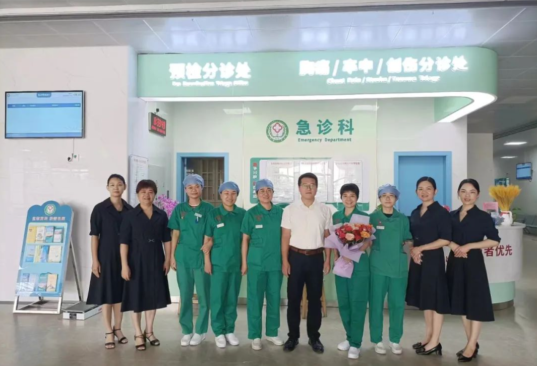 鲜花送天使,温情护士节!兴宁市人民医院开展"5·12"护士节慰问活动