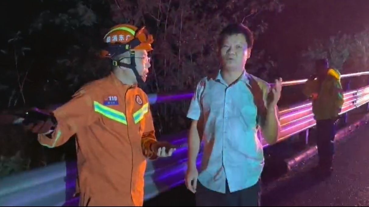 梅大高速路面塌方磨难现场，激情过路客辅助救起6名受困公共
