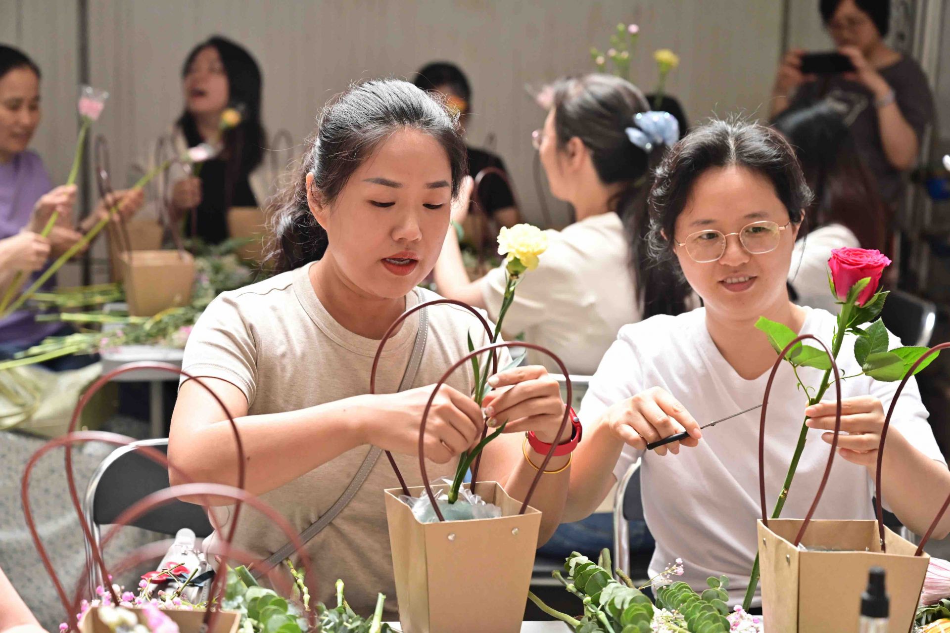 花香悦生活!梅江区这场插花活动浪漫有趣