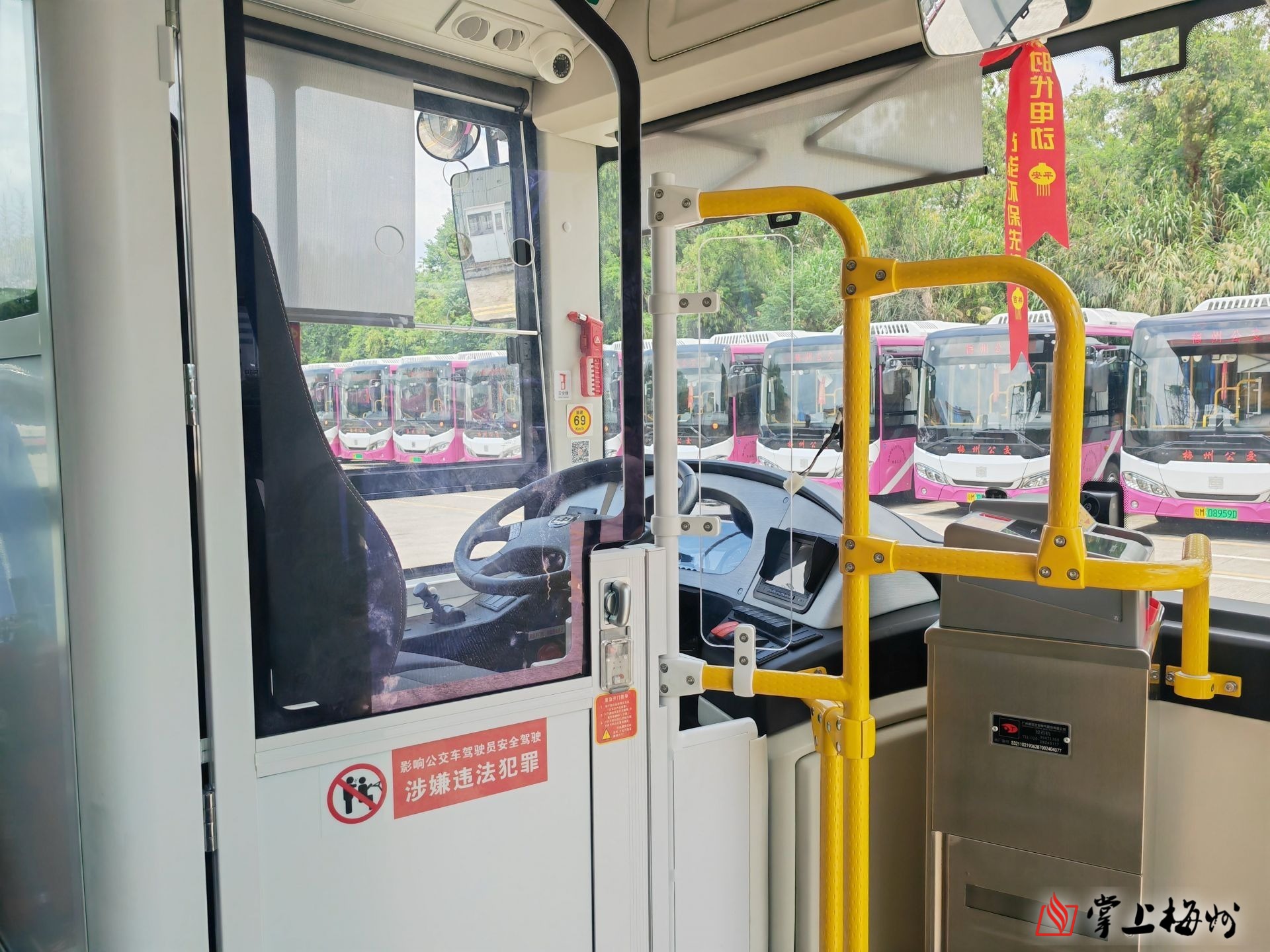 外表"很梅州"!梅城100辆新公交车,陆续投入使用!