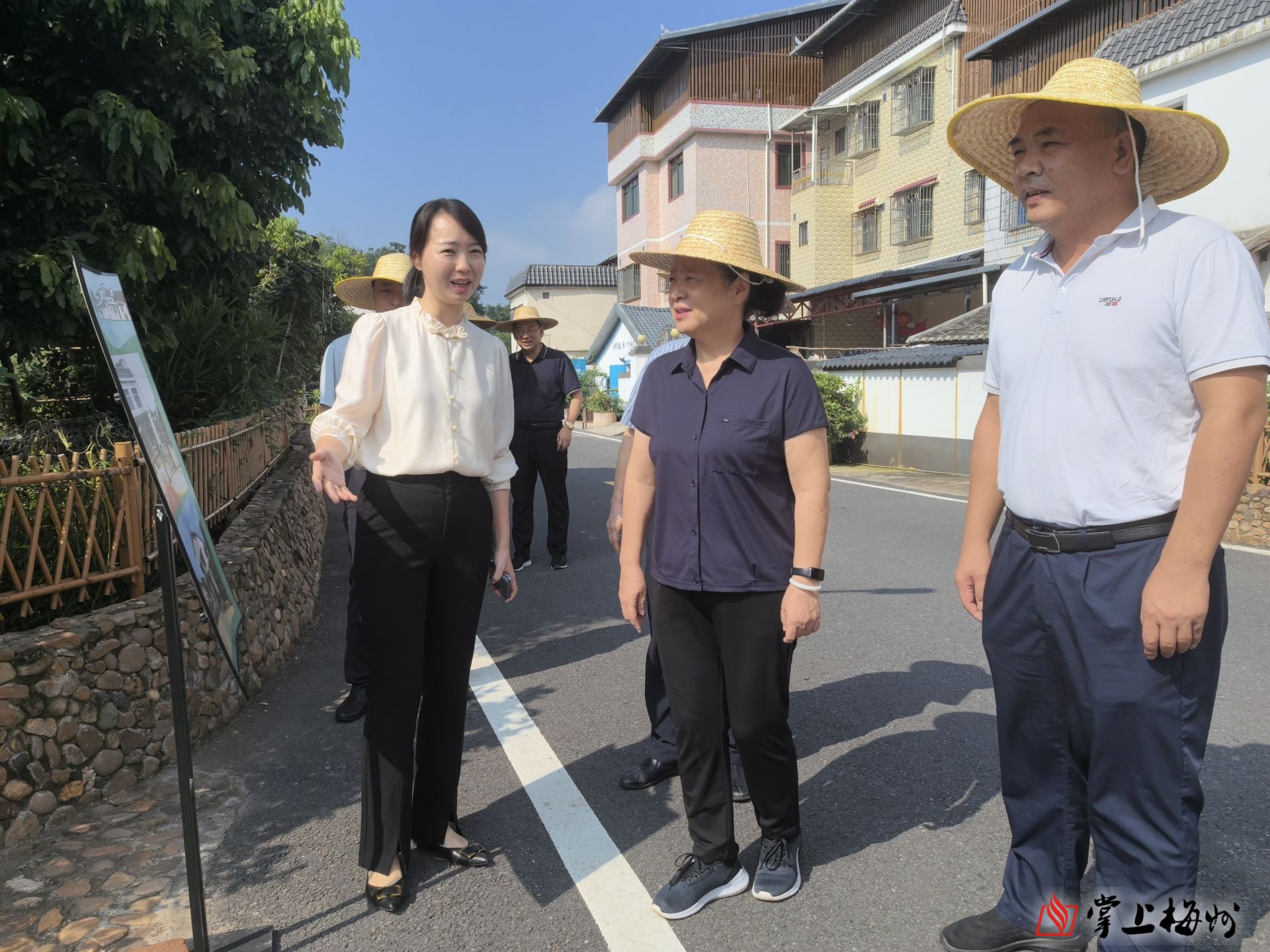 马龙县旧县镇美女图片