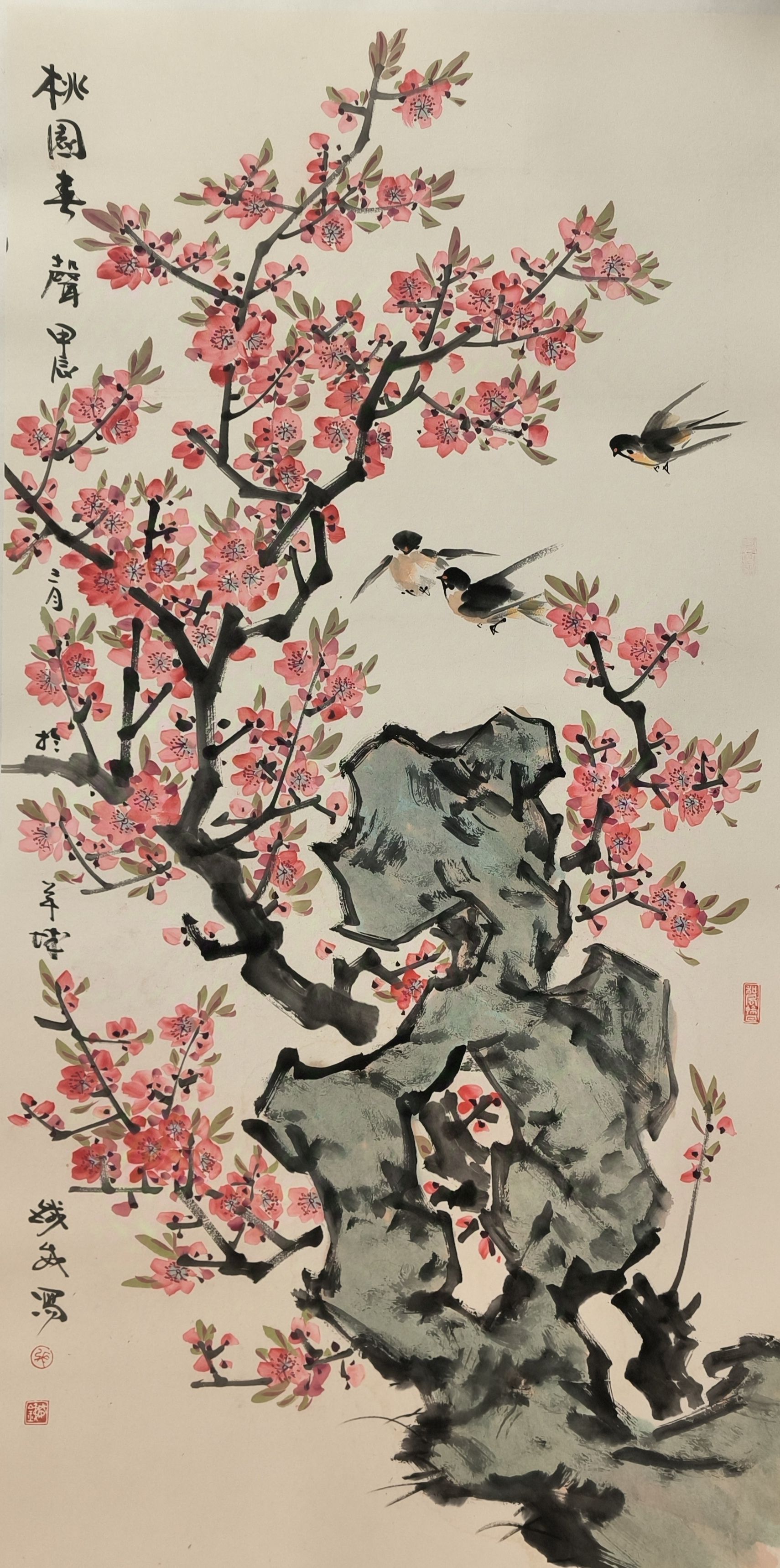 国画《桃园春声》 作者:张铁威国画《紫气东来》 作者:陈兰卿国画
