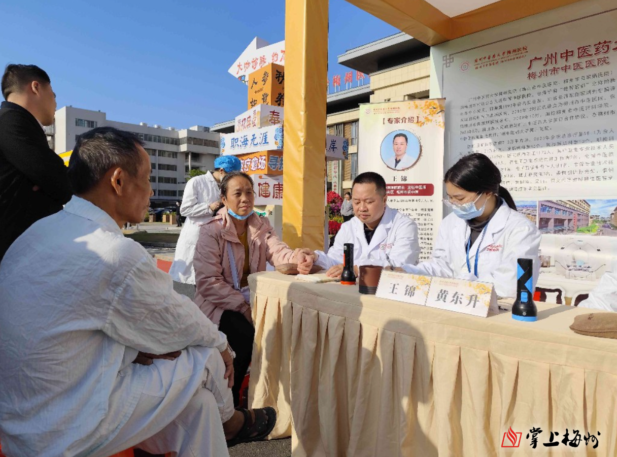 联合国秘书长向包括中国军人在内的维和牺牲人员授勋