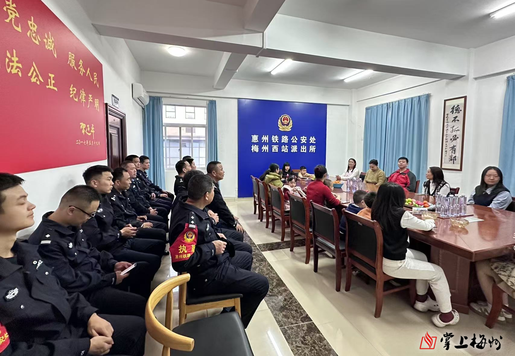 從大棚到河堤：火海救人全網點贊背后，一位廣東鎮(zhèn)干部的日常
