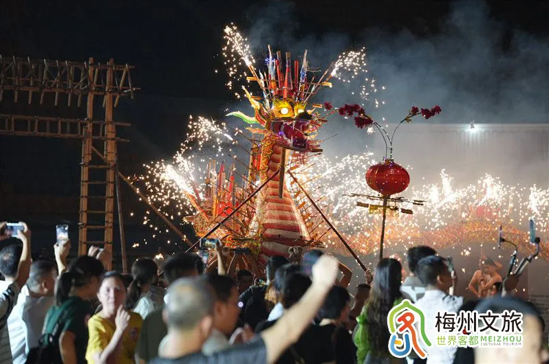 “经珠港飞”一周年，出入境旅客超4.3万人次