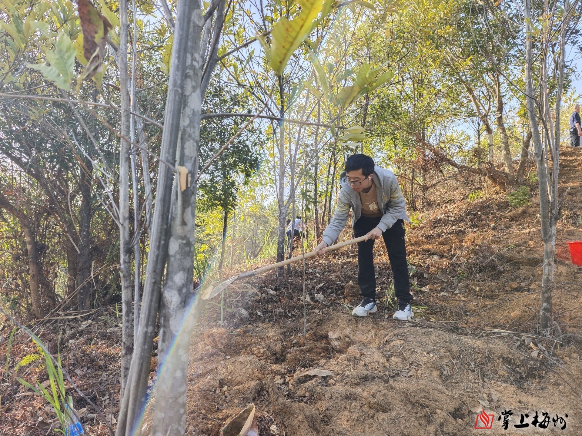 梅州29個單位和個人獲“廣東扶貧濟困紅棉杯”