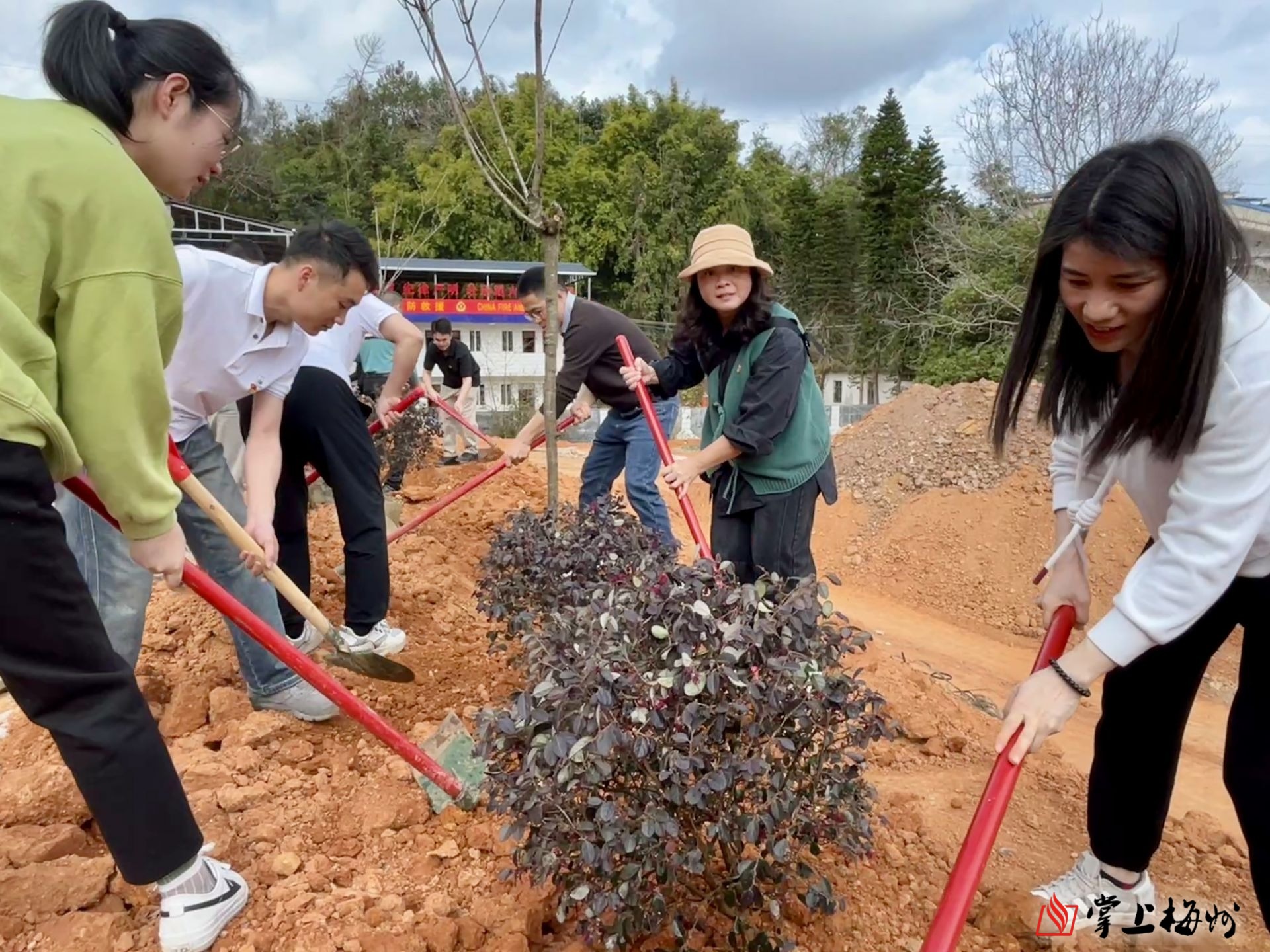央行正式推出股票回購(gòu)增持再貸款，首期額度3000億元