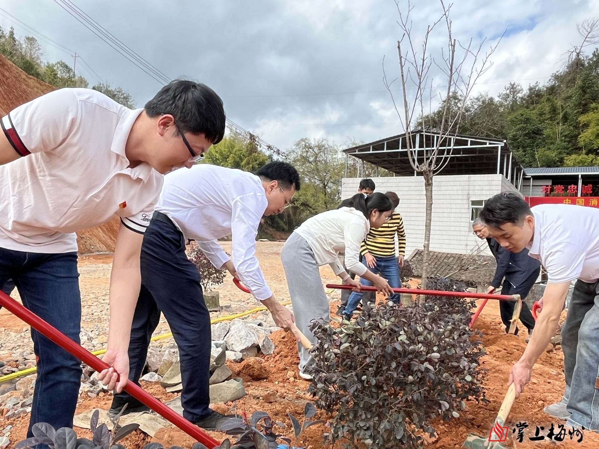 央行正式推出股票回購(gòu)增持再貸款，首期額度3000億元
