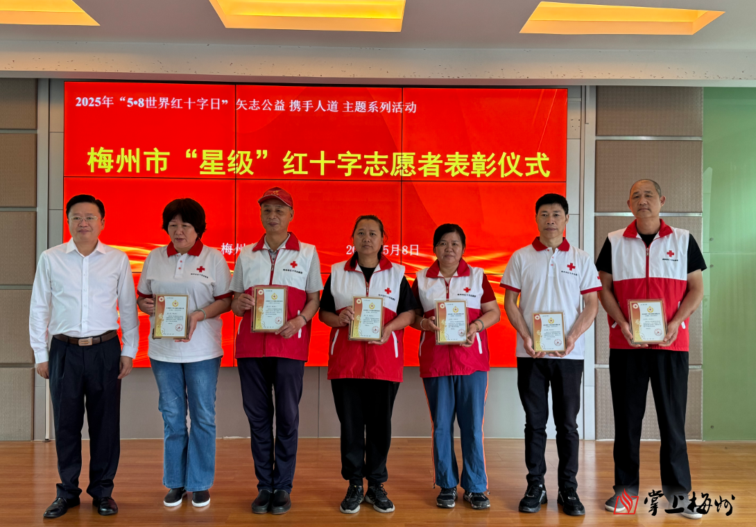 外交部回應(yīng)菲軍艦企圖侵闖我黃巖島：中方采取必要處置措施正當(dāng)合法
