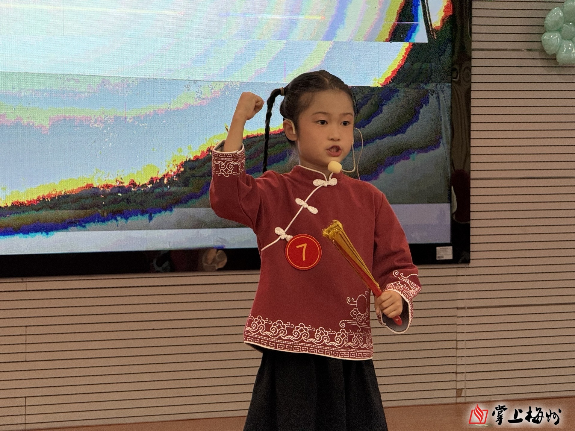 建設(shè)者以行動(dòng)保工期 廣湛高鐵春節(jié)假期施工“不打烊”