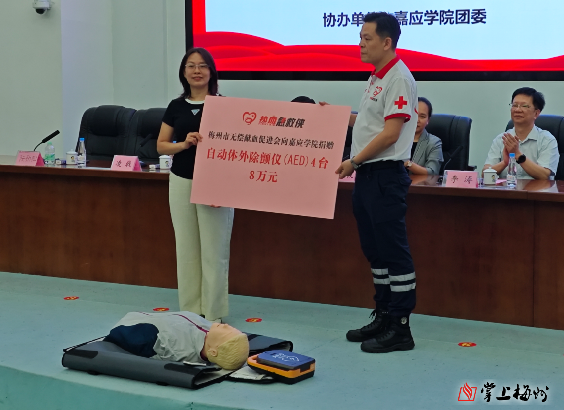 特朗普稱DeepSeek給美國(guó)產(chǎn)業(yè)敲警鐘