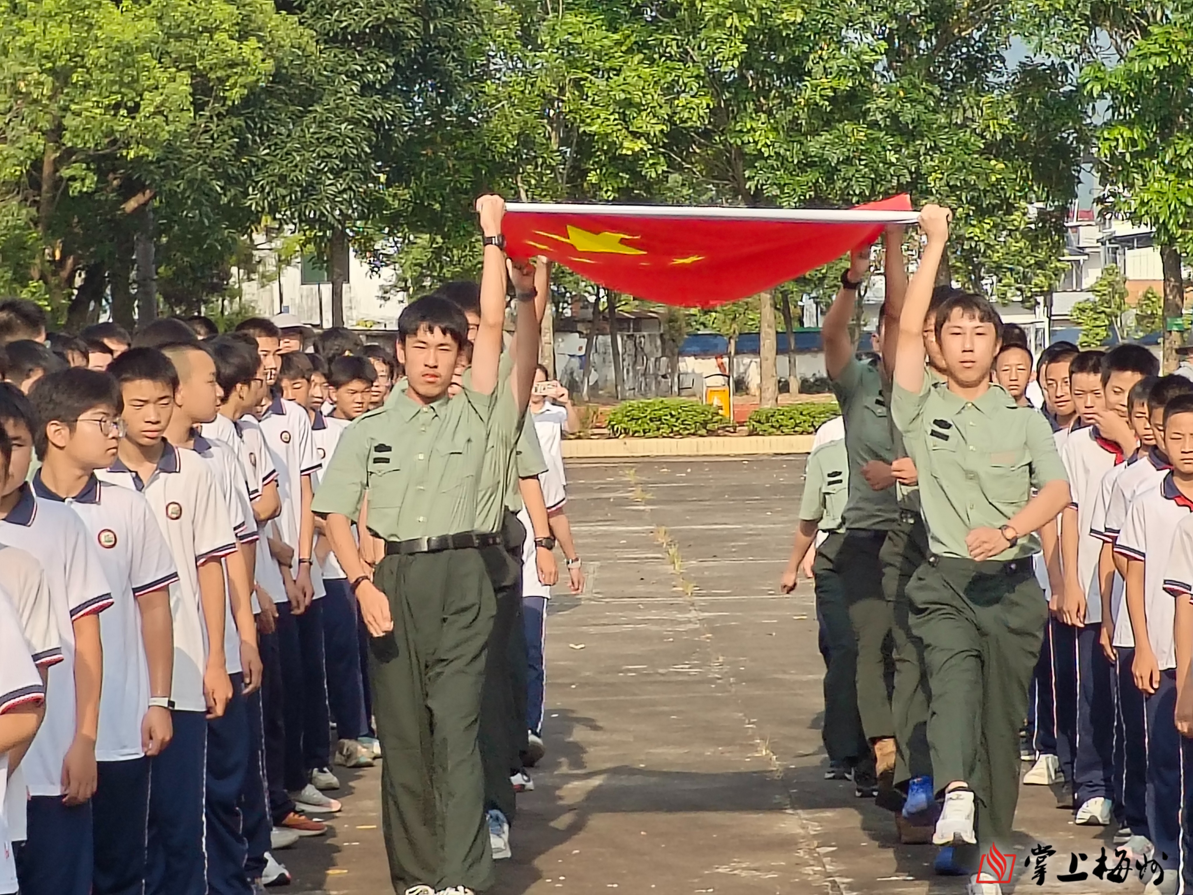 從代管鑰匙到暖心叮囑：一張?zhí)崾緱l，藏著民警的 “繡花功夫”