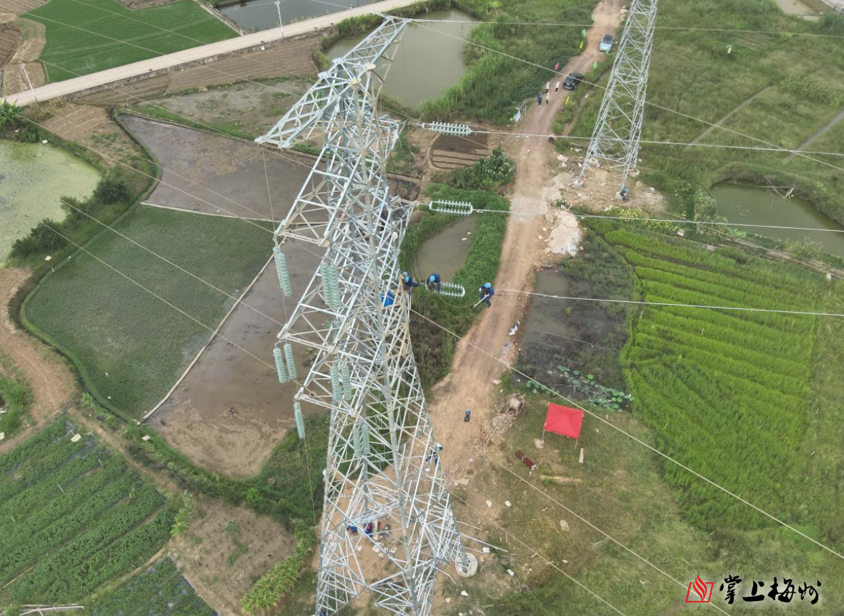 無(wú)人機(jī)“穿針引線”助力瑞梅鐵路電力遷改