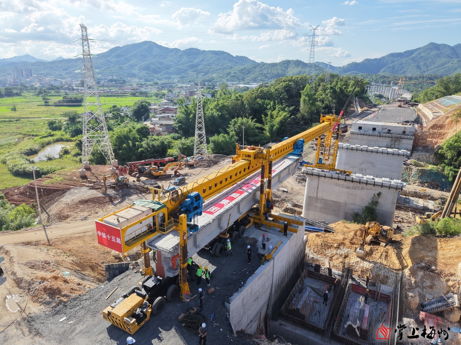  7月各线城市商品住宅销售价格环比下降，同比降幅整体收窄
