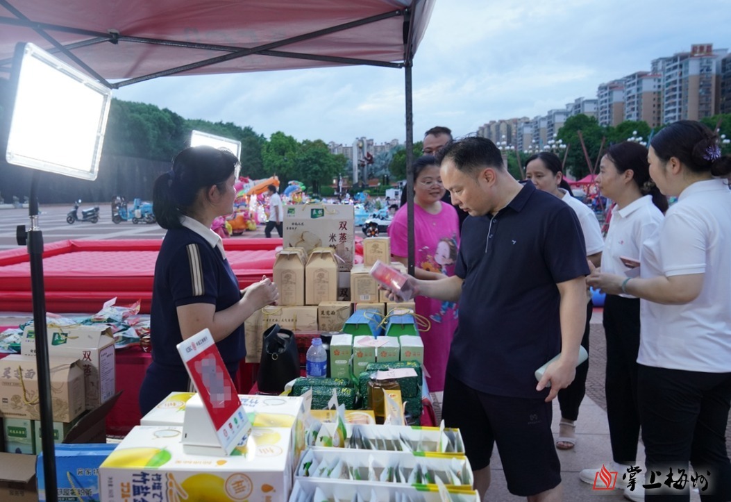 公募基金最新十大重仓股分析：前三大重仓股均被减持，银行和券商股获增持