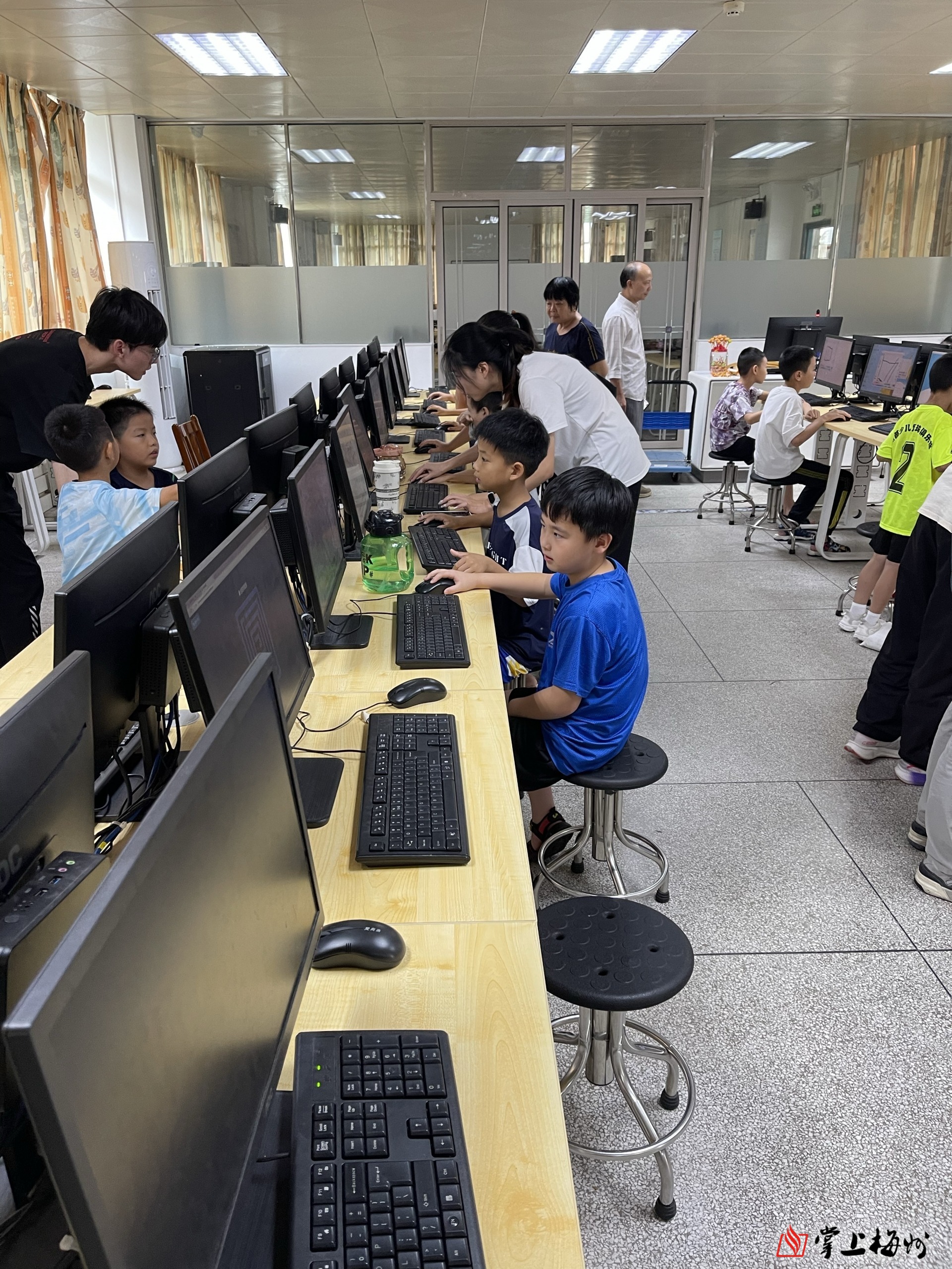 巴克莱Q2持仓报告：加大对AI股投资