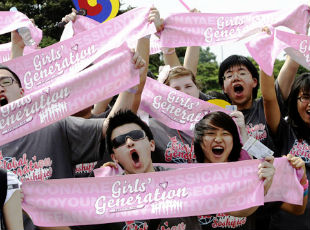 “孩子崇拜明星痴迷娱乐节目”，家长这种担忧如何破解？