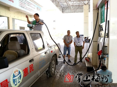 50升油箱为何能加55升油？质监人员解释油箱“多吃”现象