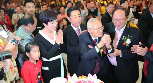 客家阿叔黄石华