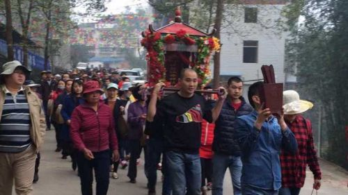 “山村狂欢节”：大麻迎“姑婆”