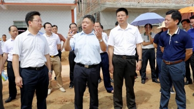 五华召开“回乡联村”现场会 吴晖：以解决实际困难为重点