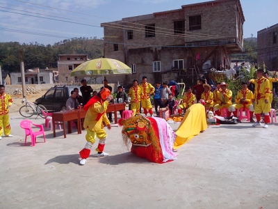 客家元宵 民俗又是“黄金迎灯