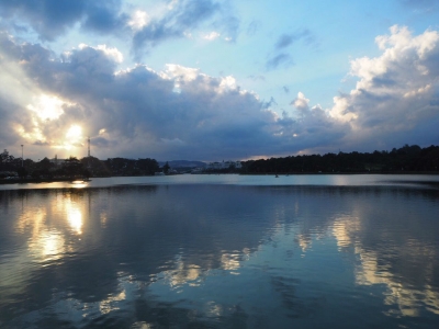 挂云帆远涉重洋 行万里海阔天长