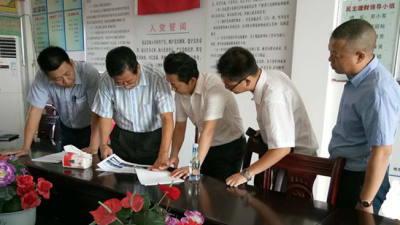 邓伯锦、王忠泽到罗湖村调研人居环境综合整治和良好村风民风孕育工作 