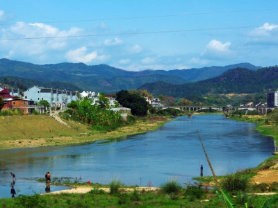 梦回梅潭河：一个充满美感、眷恋、流动温馨的梦