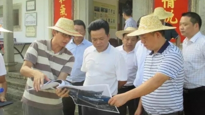 县委书记朱汉东率队到大麻镇调研新农村示范村建设工作