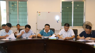 梅州市安监局局长温勇登一行到刁坊镇开展精准扶贫挂钩联系对接工作
