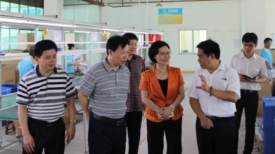 伍卫华到蕉岭县调研挂点服务企业工作