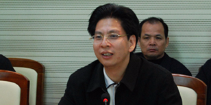 彭耀新：做好源头性基础性工作 力争事不发生事少发生