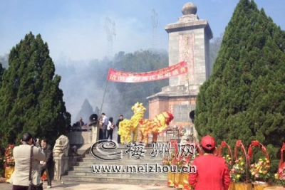 清明祭拜先祖重在家风传承