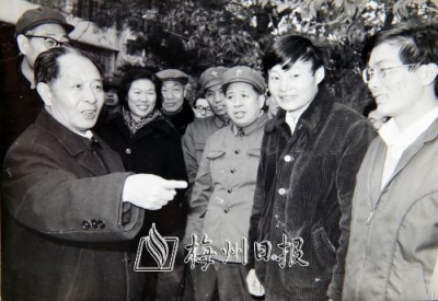 1984年，胡耀邦在梅县地区