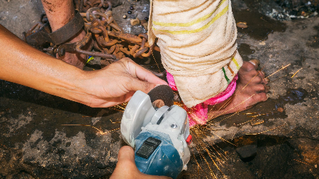 丰顺因精神异常被锁17年男子“解锁”  被送入医院接受免费治疗