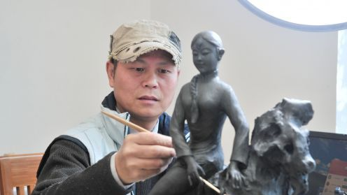 陈爱国以刀为笔传扬梅州客家文化