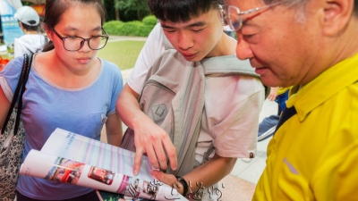梅州2017“高招会”举行  考生和家长现场问“高招”