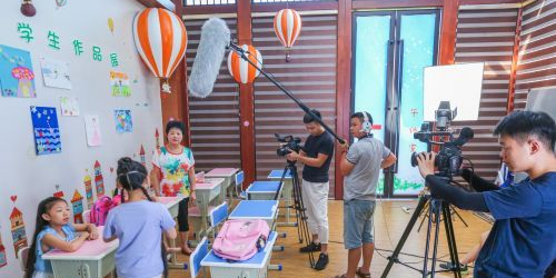 用客家话讲述孩子成长的故事 本土情景剧《相亲相爱》热播