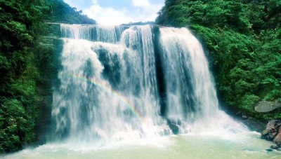 游兴宁喷水磜瀑布（古风杂言体）