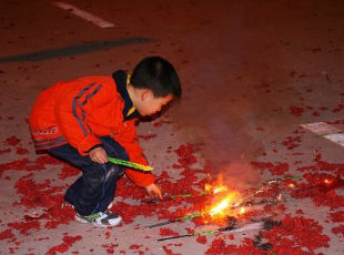 客家儿童传统游戏丨点爆竹 放烟花