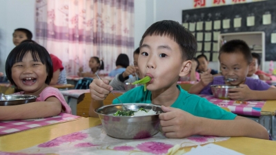 蕉岭首个“免费午餐”项目启动 全市已有600多名留守儿童受益