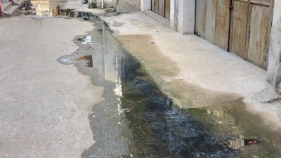 恶心！街道变成臭水沟，三角镇老圩住户心里苦