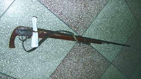 五华一花甲老人买枪这样用  结果被判刑  