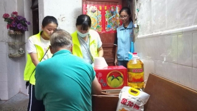 中秋将到  这群老人牵动着志愿者们的心…