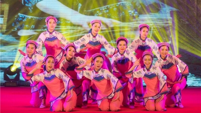 好欢乐！梅县举行第二十九届中秋山歌节文艺晚会