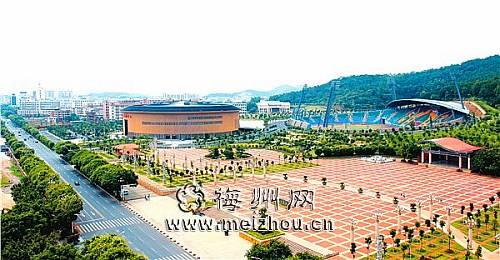 梅县区扭紧“三大抓手” 勇于作为促发展